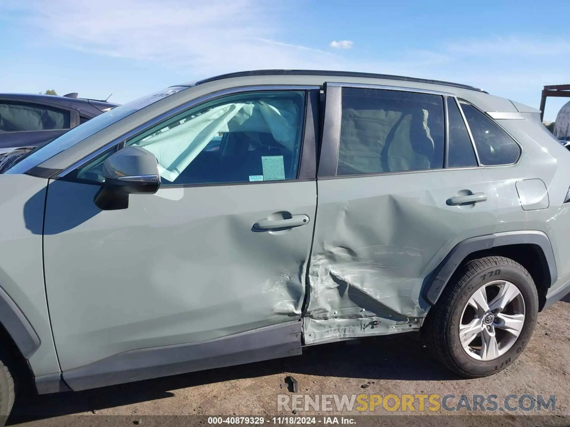 14 Photograph of a damaged car 2T3W1RFV8KW051937 TOYOTA RAV4 2019