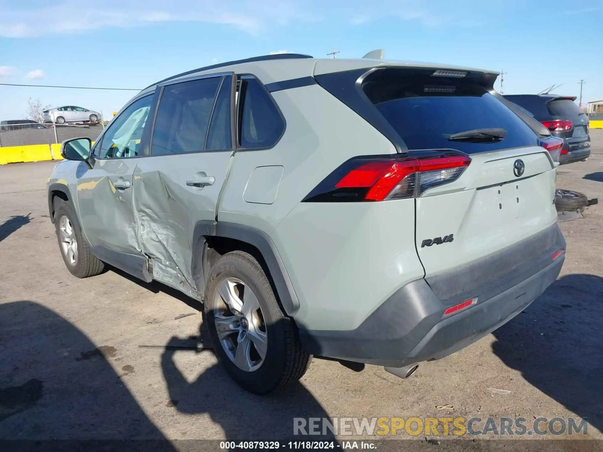 3 Photograph of a damaged car 2T3W1RFV8KW051937 TOYOTA RAV4 2019