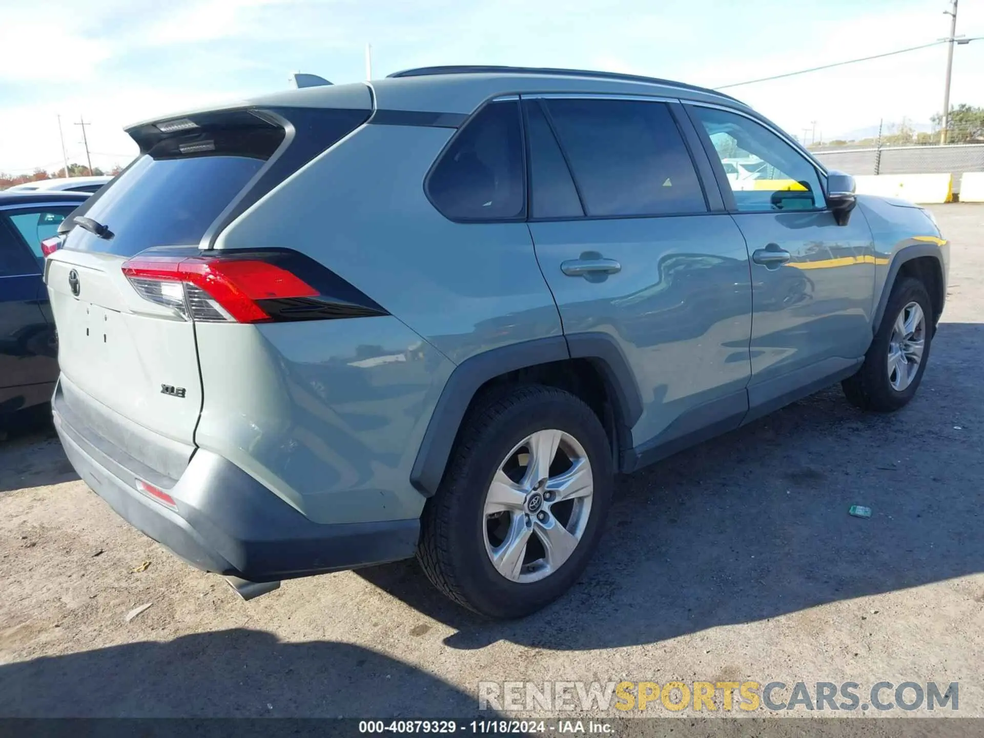 4 Photograph of a damaged car 2T3W1RFV8KW051937 TOYOTA RAV4 2019