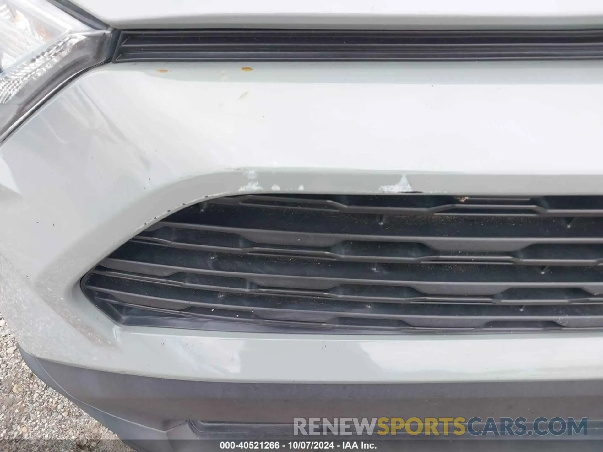 18 Photograph of a damaged car 2T3W1RFV9KW037691 TOYOTA RAV4 2019