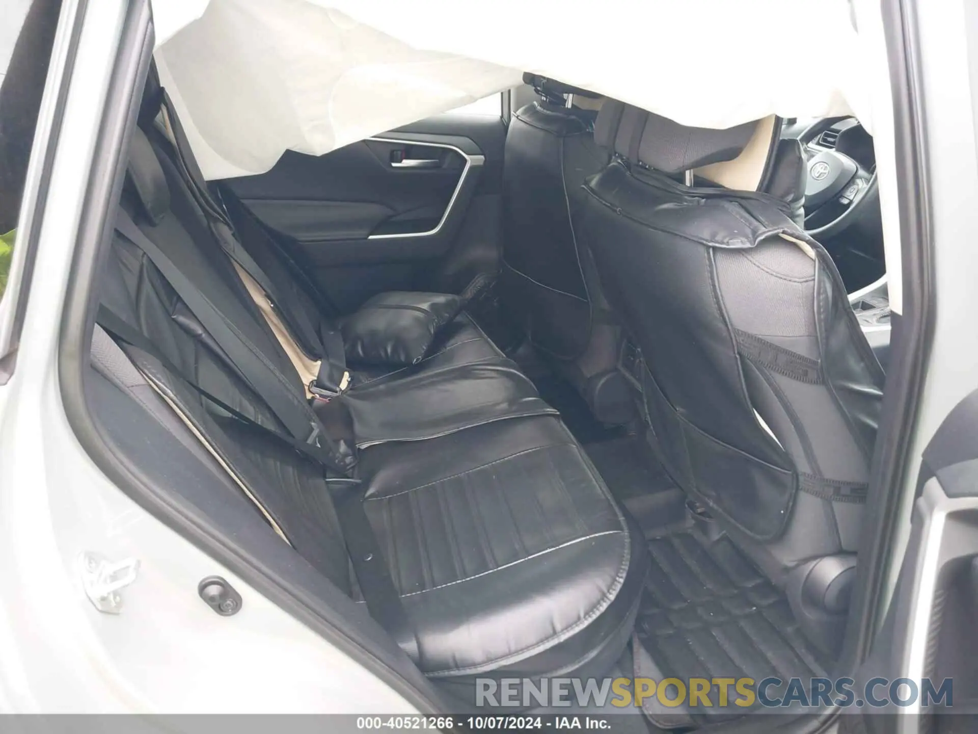 8 Photograph of a damaged car 2T3W1RFV9KW037691 TOYOTA RAV4 2019