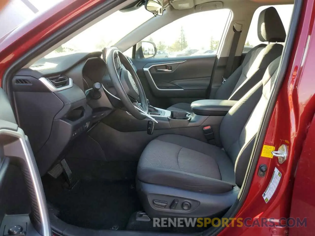 7 Photograph of a damaged car 2T3W1RFV9KW049095 TOYOTA RAV4 2019