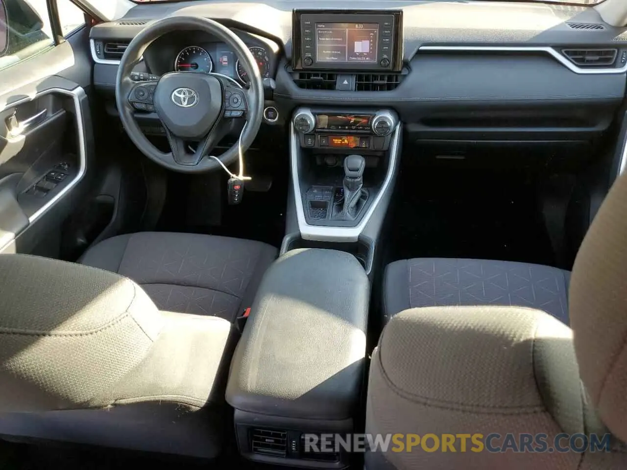 8 Photograph of a damaged car 2T3W1RFV9KW049095 TOYOTA RAV4 2019