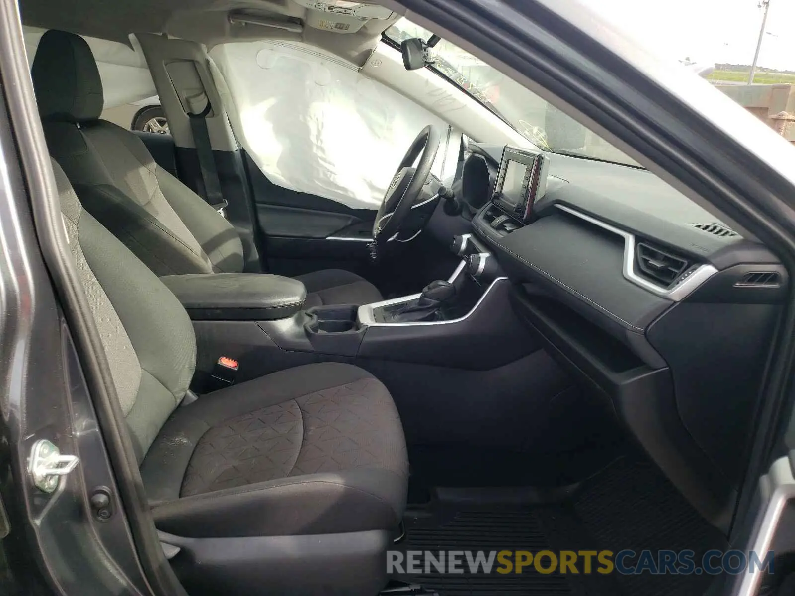 5 Photograph of a damaged car 2T3W1RFVXKC018326 TOYOTA RAV4 2019