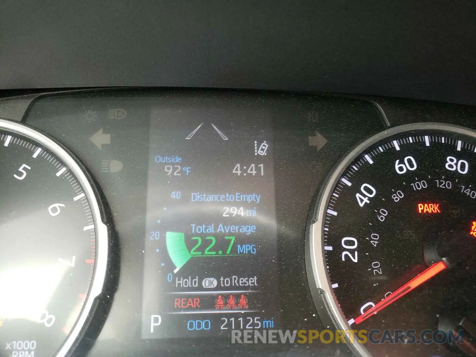 8 Photograph of a damaged car 2T3W1RFVXKC018326 TOYOTA RAV4 2019