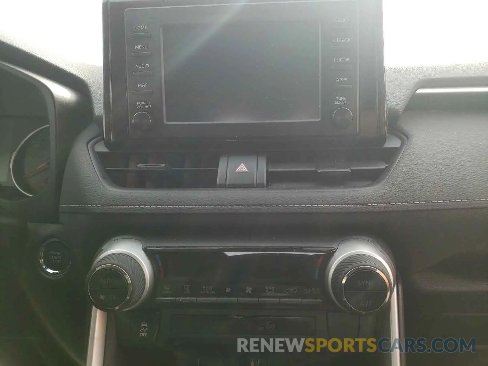 9 Photograph of a damaged car 2T3W1RFVXKC018326 TOYOTA RAV4 2019