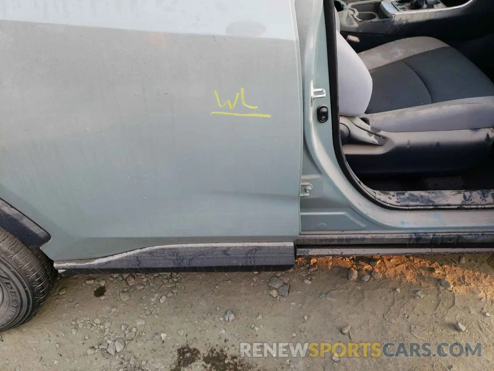 9 Photograph of a damaged car 2T3W1RFVXKW011875 TOYOTA RAV4 2019