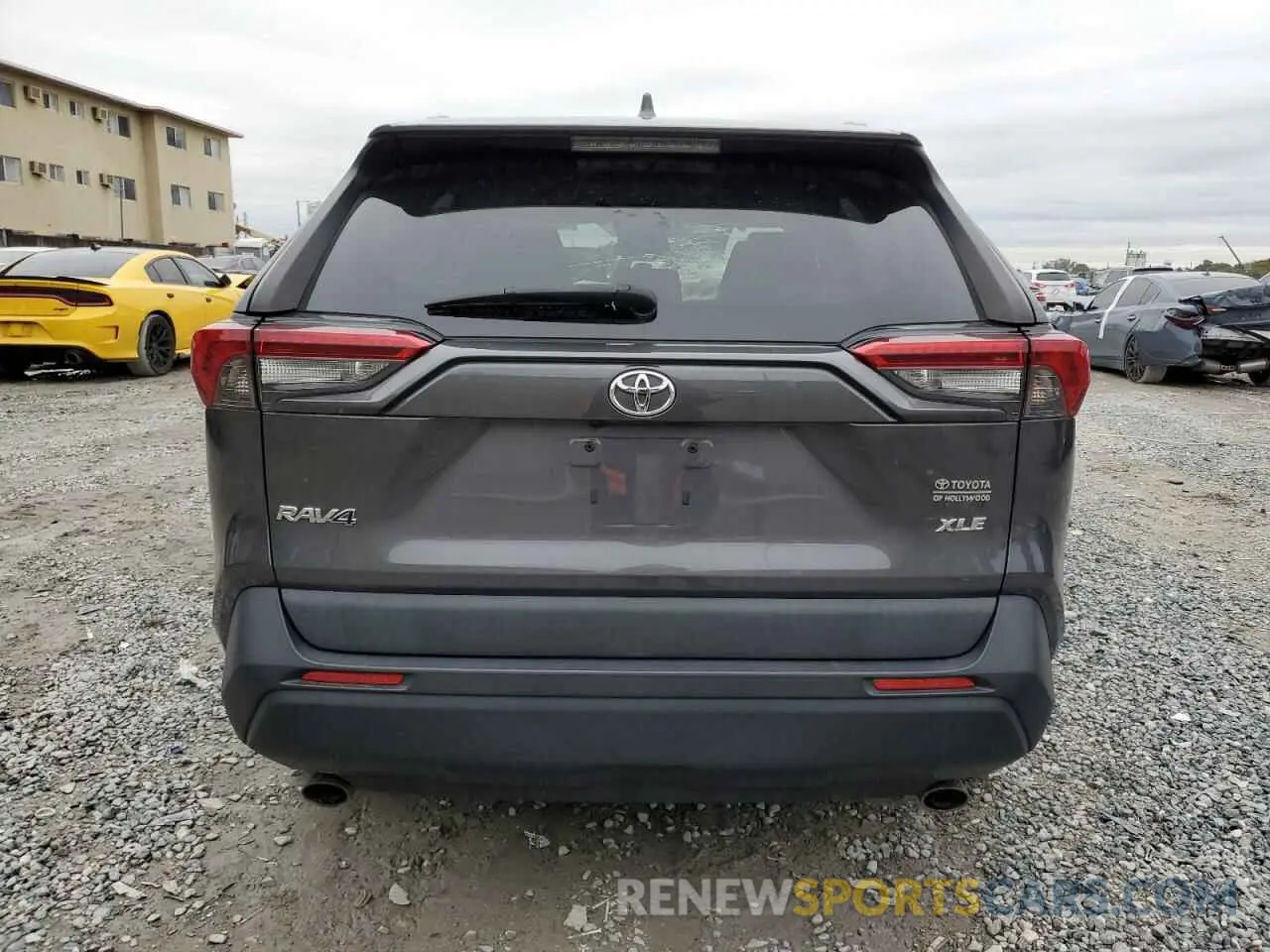 6 Photograph of a damaged car 2T3W1RFVXKW015036 TOYOTA RAV4 2019