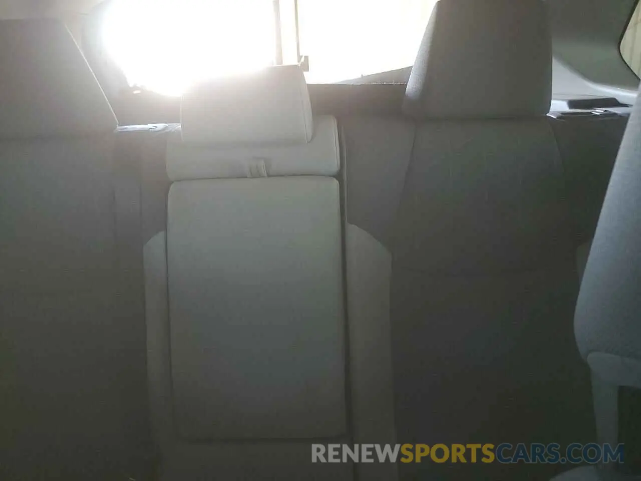 10 Фотография поврежденного автомобиля 2T3W1RFVXKW025632 TOYOTA RAV4 2019
