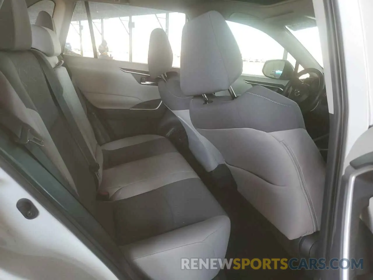 11 Фотография поврежденного автомобиля 2T3W1RFVXKW025632 TOYOTA RAV4 2019