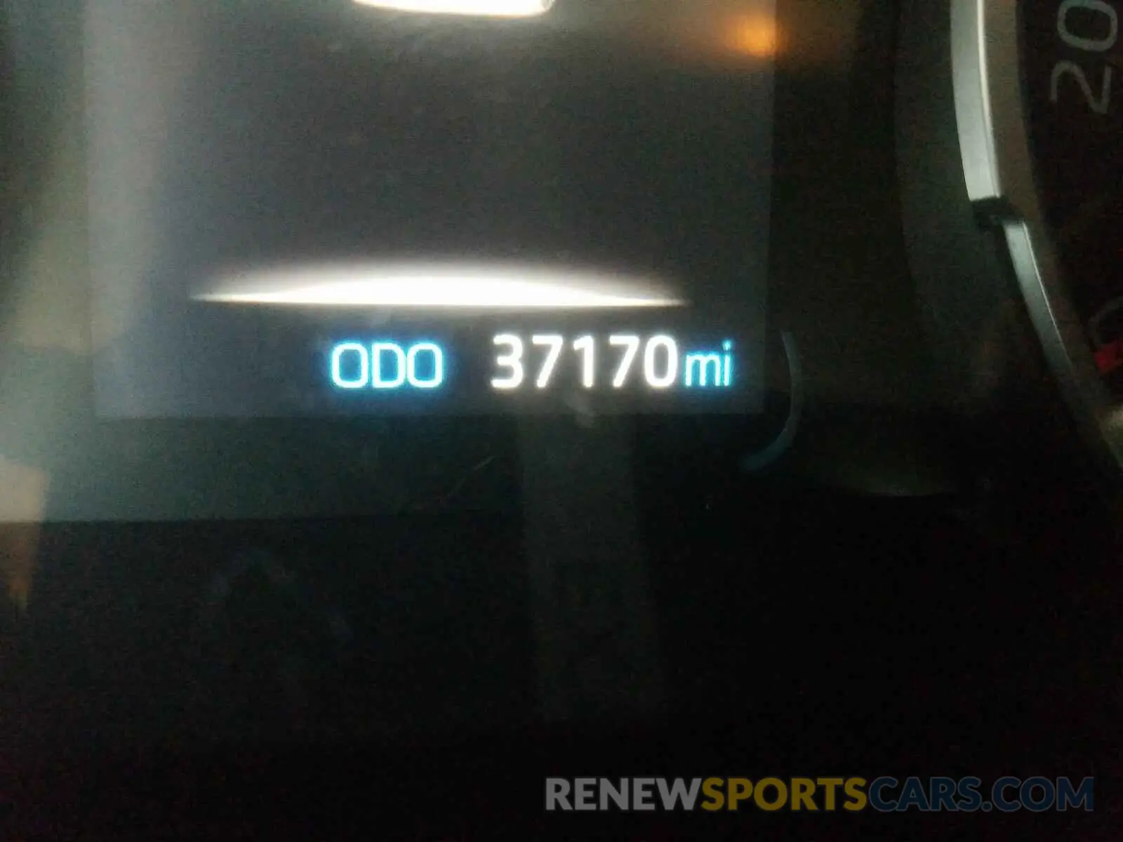 8 Photograph of a damaged car 2T3W1RFVXKW028501 TOYOTA RAV4 2019