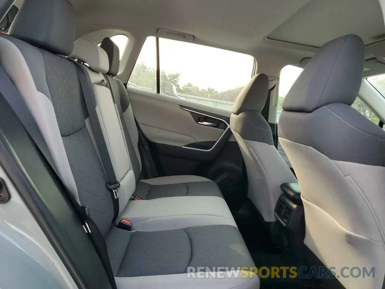 10 Photograph of a damaged car 2T3W1RFVXKW041779 TOYOTA RAV4 2019