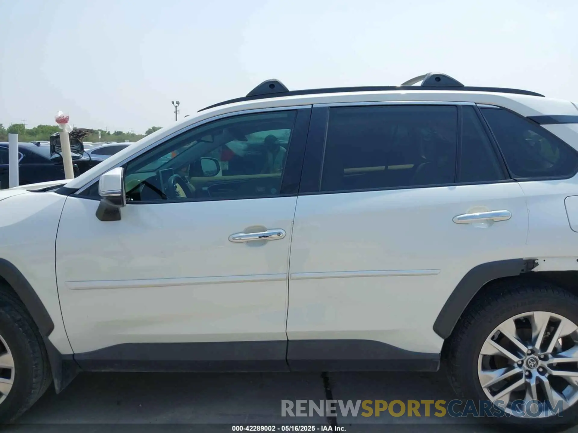 15 Photograph of a damaged car 2T3Y1RFV0KC006727 TOYOTA RAV4 2019