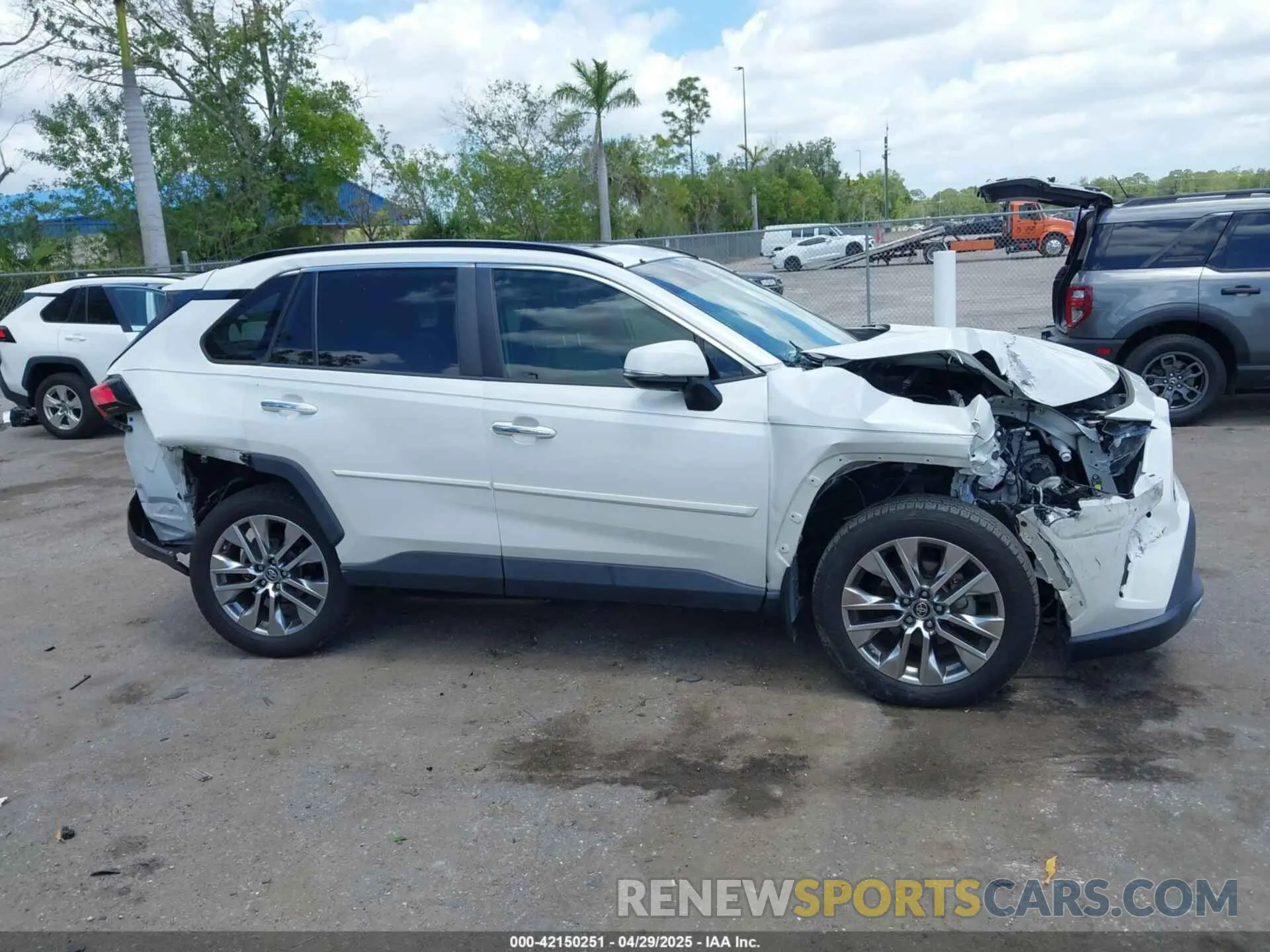 14 Фотография поврежденного автомобиля 2T3Y1RFV1KW042327 TOYOTA RAV4 2019