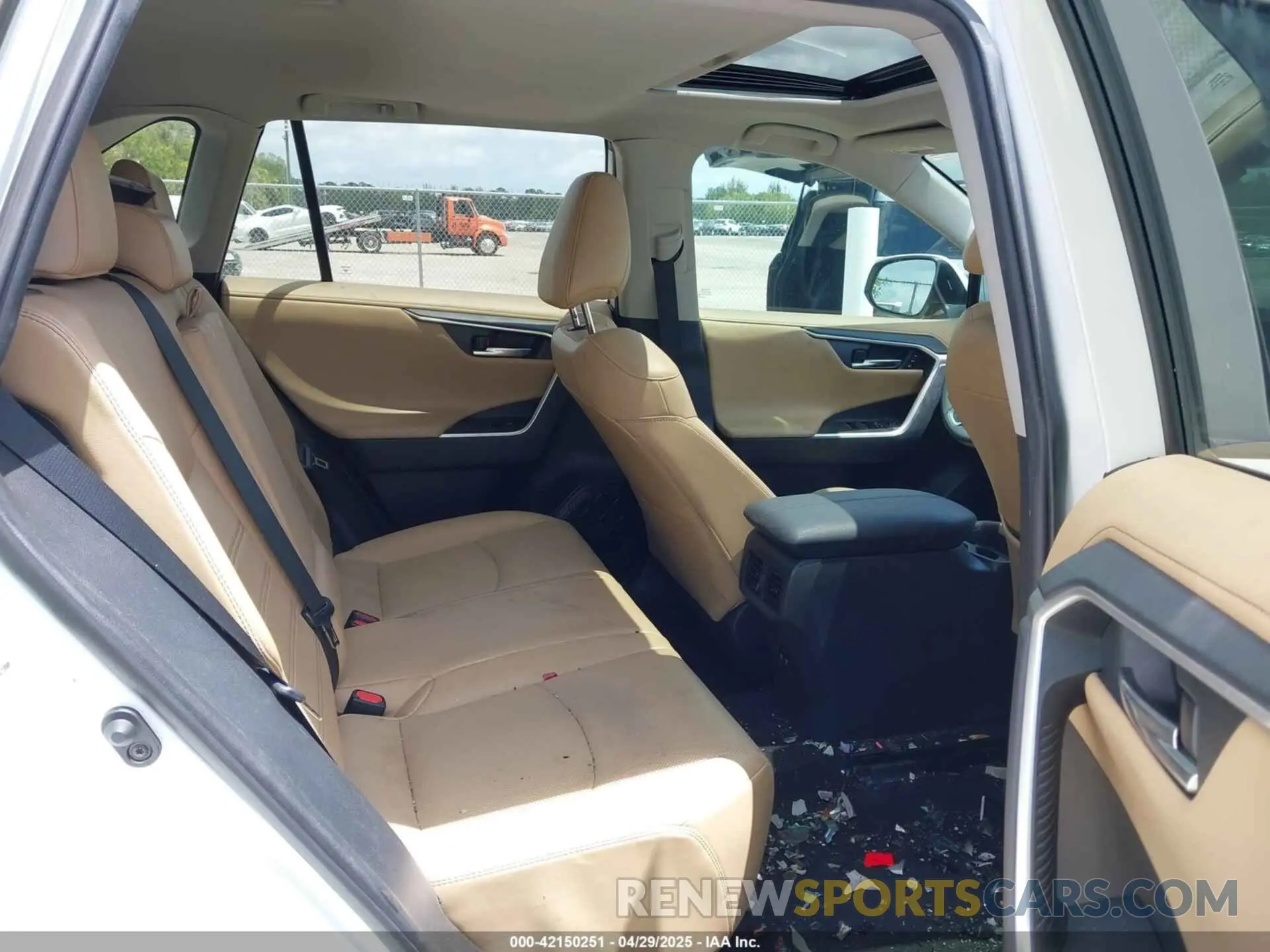 8 Фотография поврежденного автомобиля 2T3Y1RFV1KW042327 TOYOTA RAV4 2019