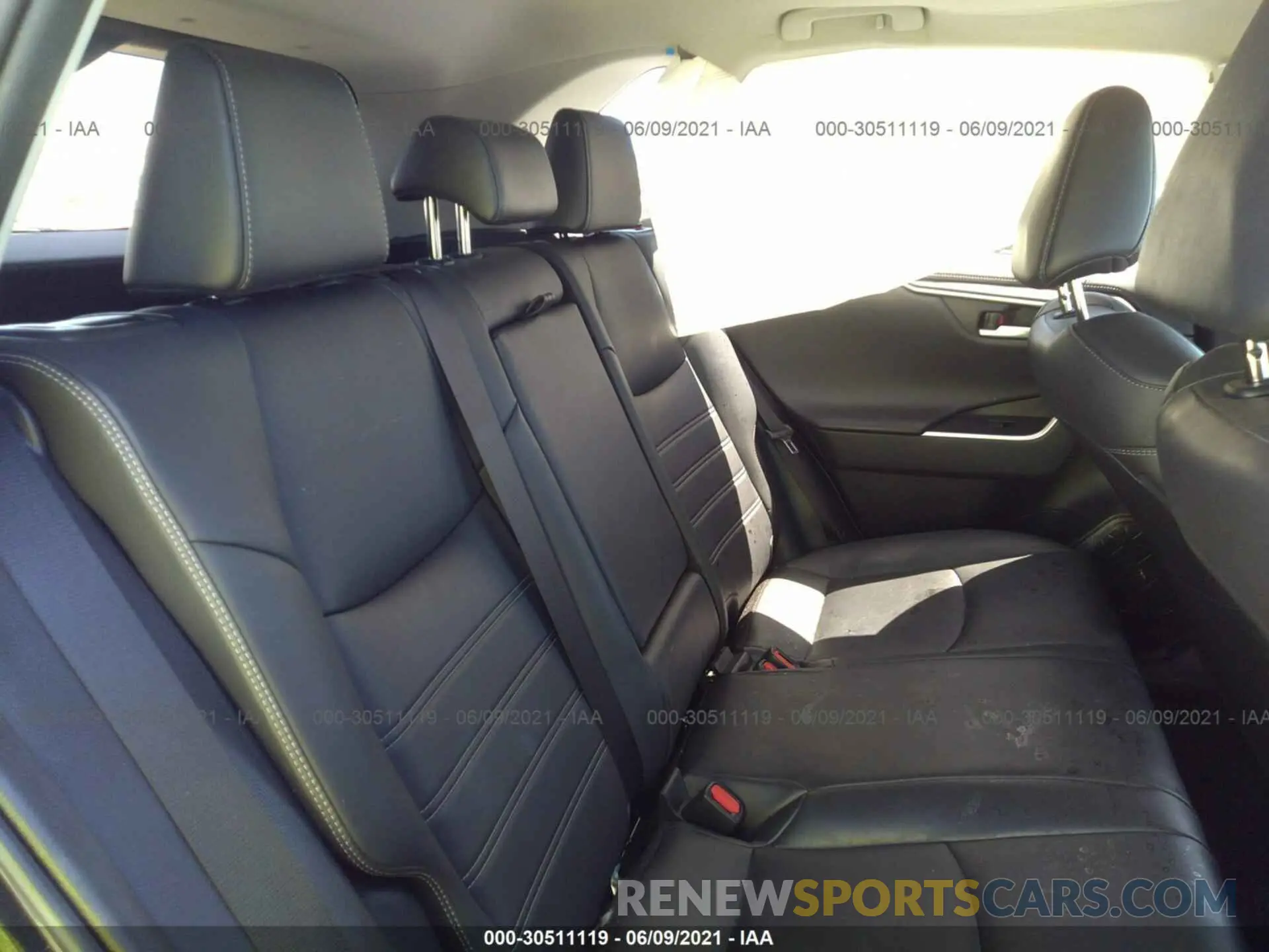 8 Photograph of a damaged car 2T3Y1RFV5KW007094 TOYOTA RAV4 2019