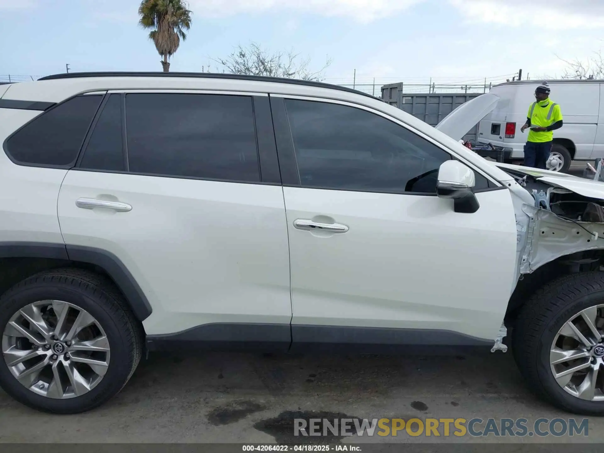 14 Фотография поврежденного автомобиля 2T3Y1RFVXKC008176 TOYOTA RAV4 2019