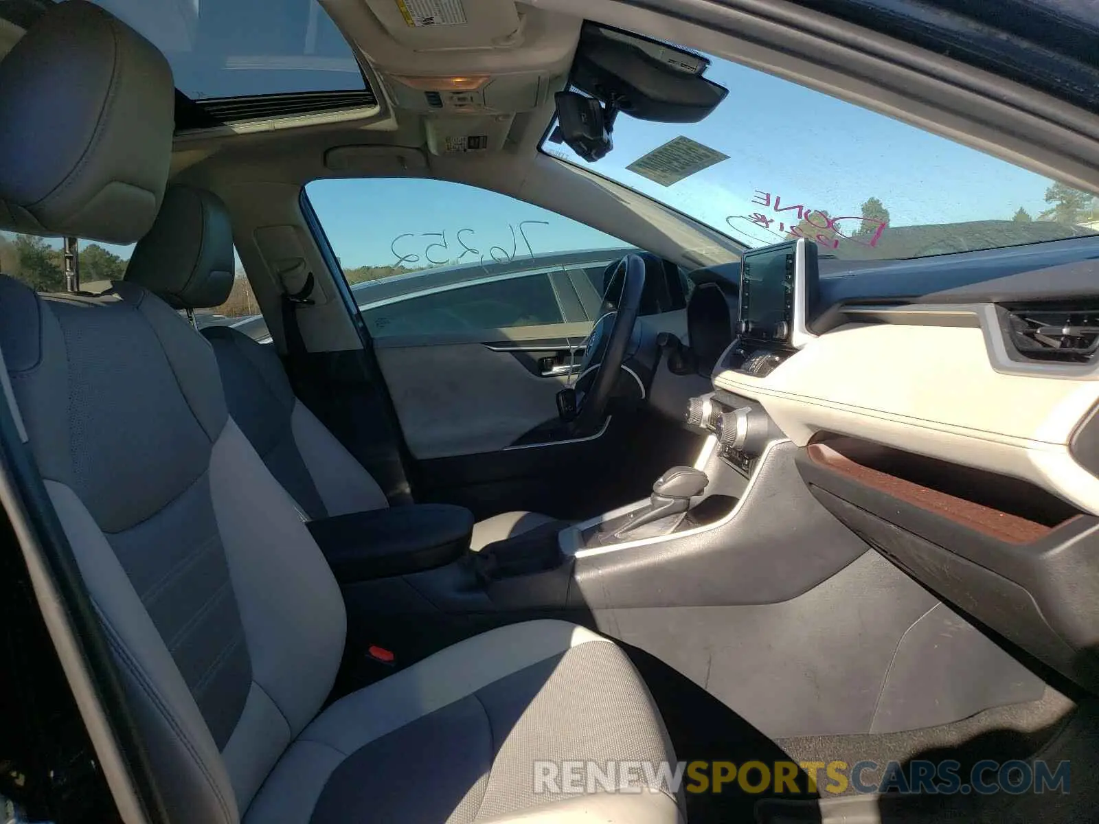 5 Photograph of a damaged car 2T3Y1RFVXKC010185 TOYOTA RAV4 2019