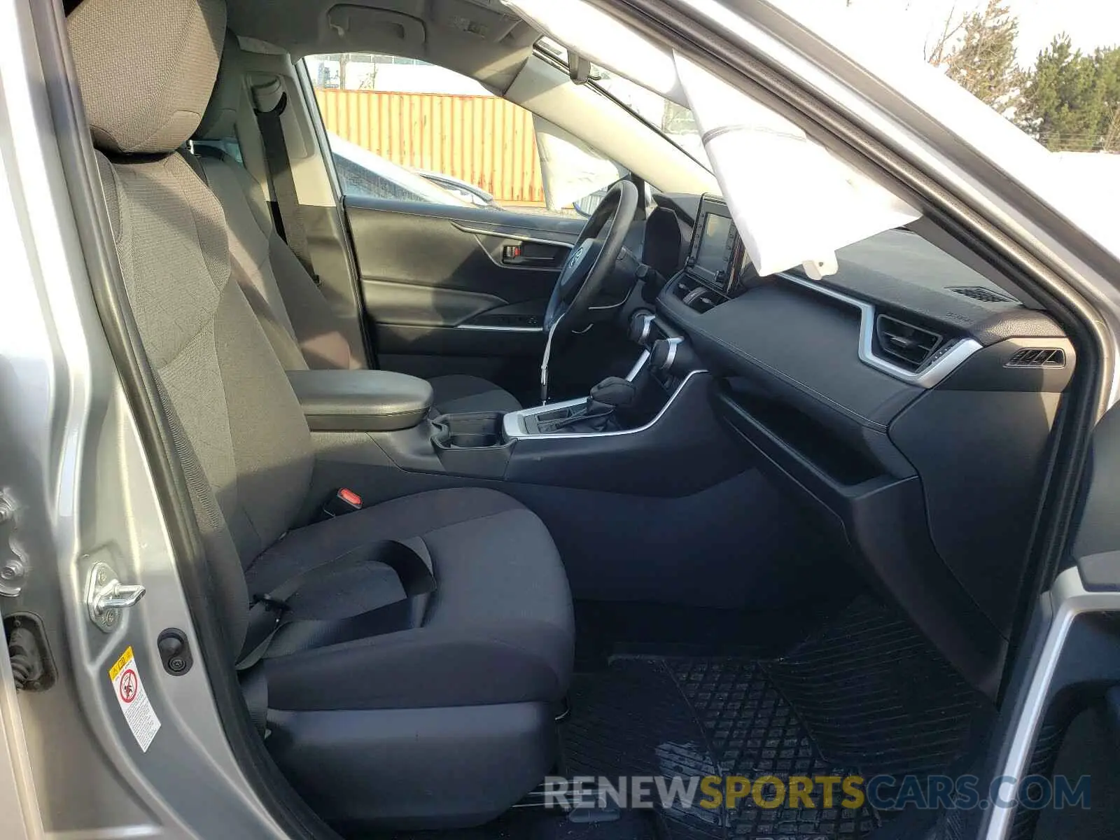 5 Photograph of a damaged car 2T3Z1RFV4KW016017 TOYOTA RAV4 2019