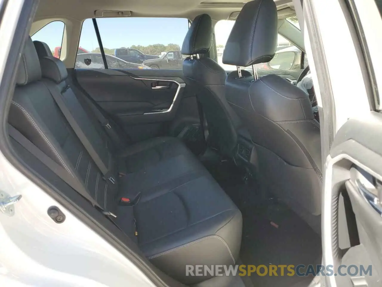 6 Фотография поврежденного автомобиля JTMA1RFV0KD006997 TOYOTA RAV4 2019