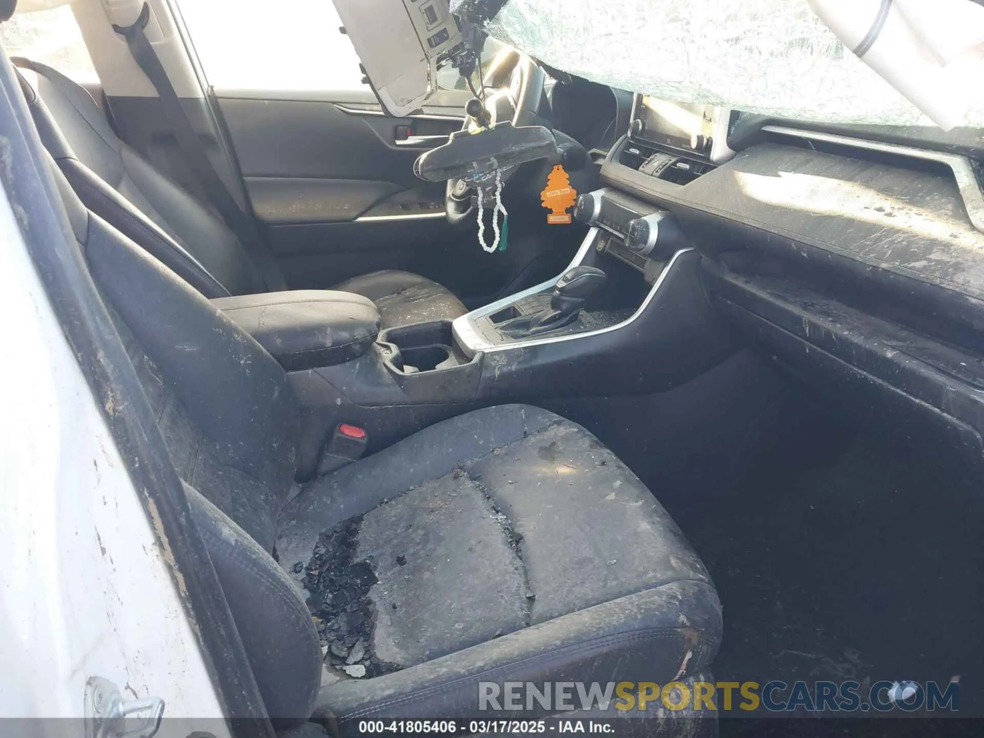 5 Photograph of a damaged car JTMA1RFV1KD023548 TOYOTA RAV4 2019