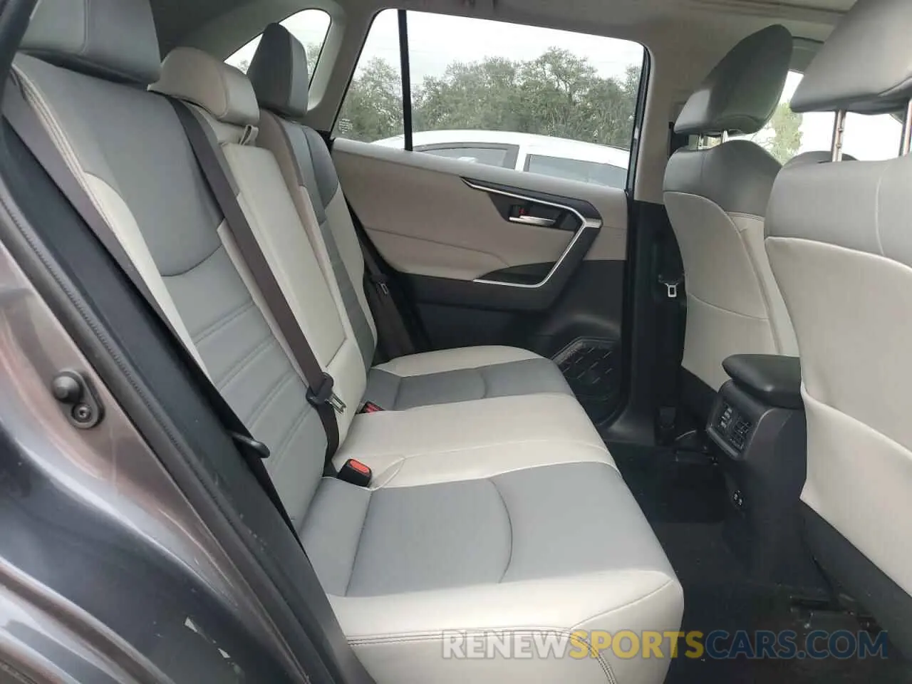 11 Photograph of a damaged car JTMA1RFV2KD005978 TOYOTA RAV4 2019