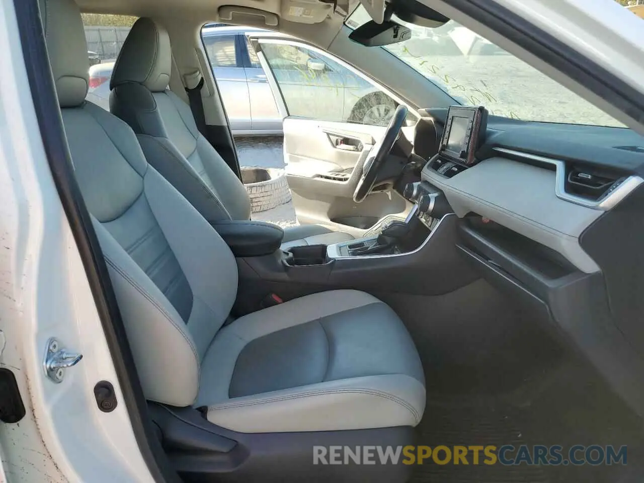 5 Photograph of a damaged car JTMA1RFV5KD025786 TOYOTA RAV4 2019