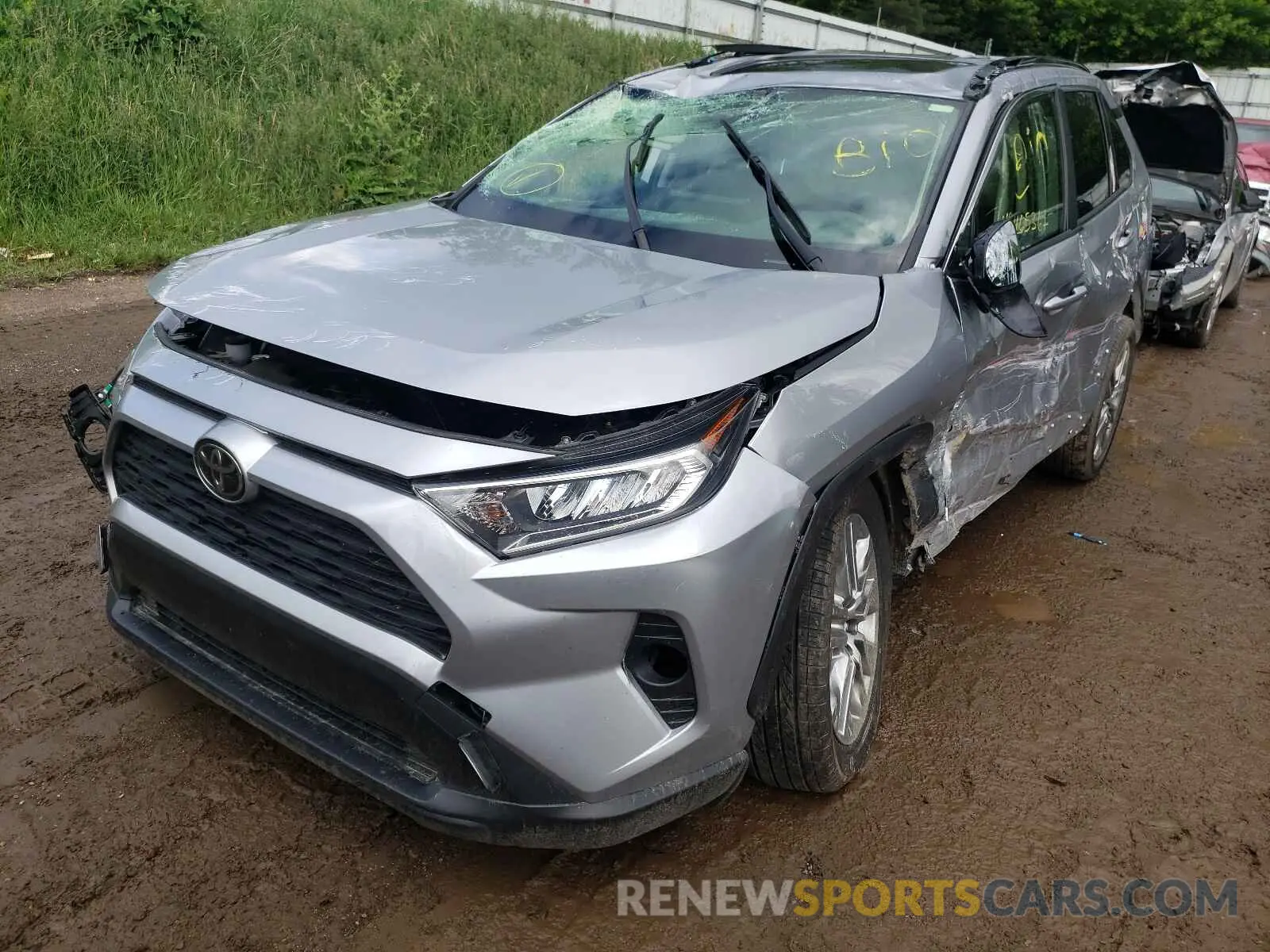 2 Photograph of a damaged car JTMA1RFV6KD516335 TOYOTA RAV4 2019