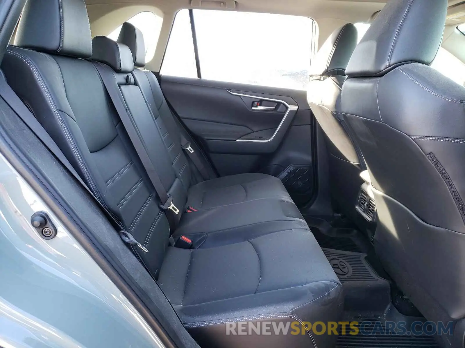 6 Photograph of a damaged car JTMA1RFV6KD517176 TOYOTA RAV4 2019