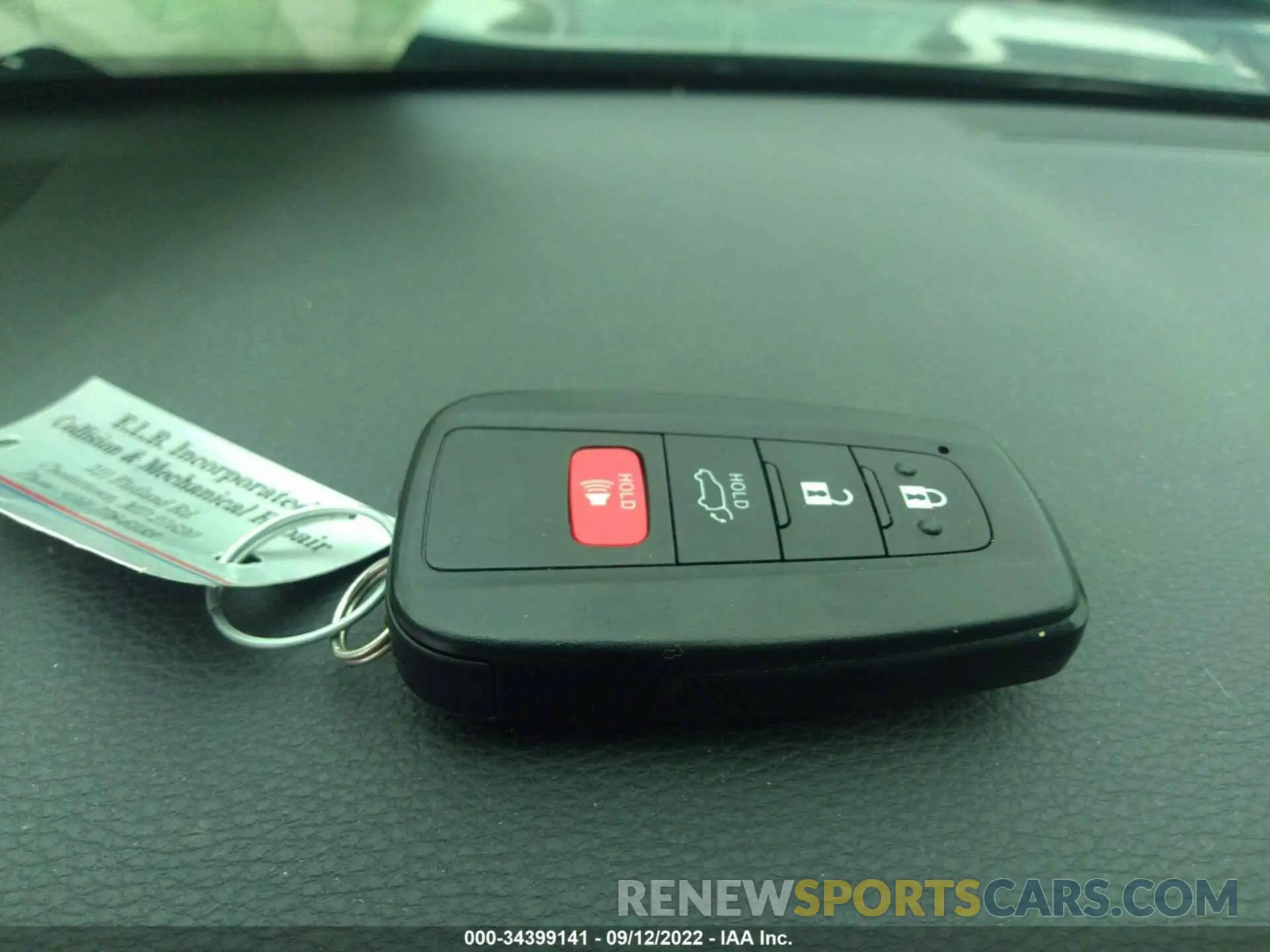 11 Photograph of a damaged car JTMA1RFV7KD020878 TOYOTA RAV4 2019