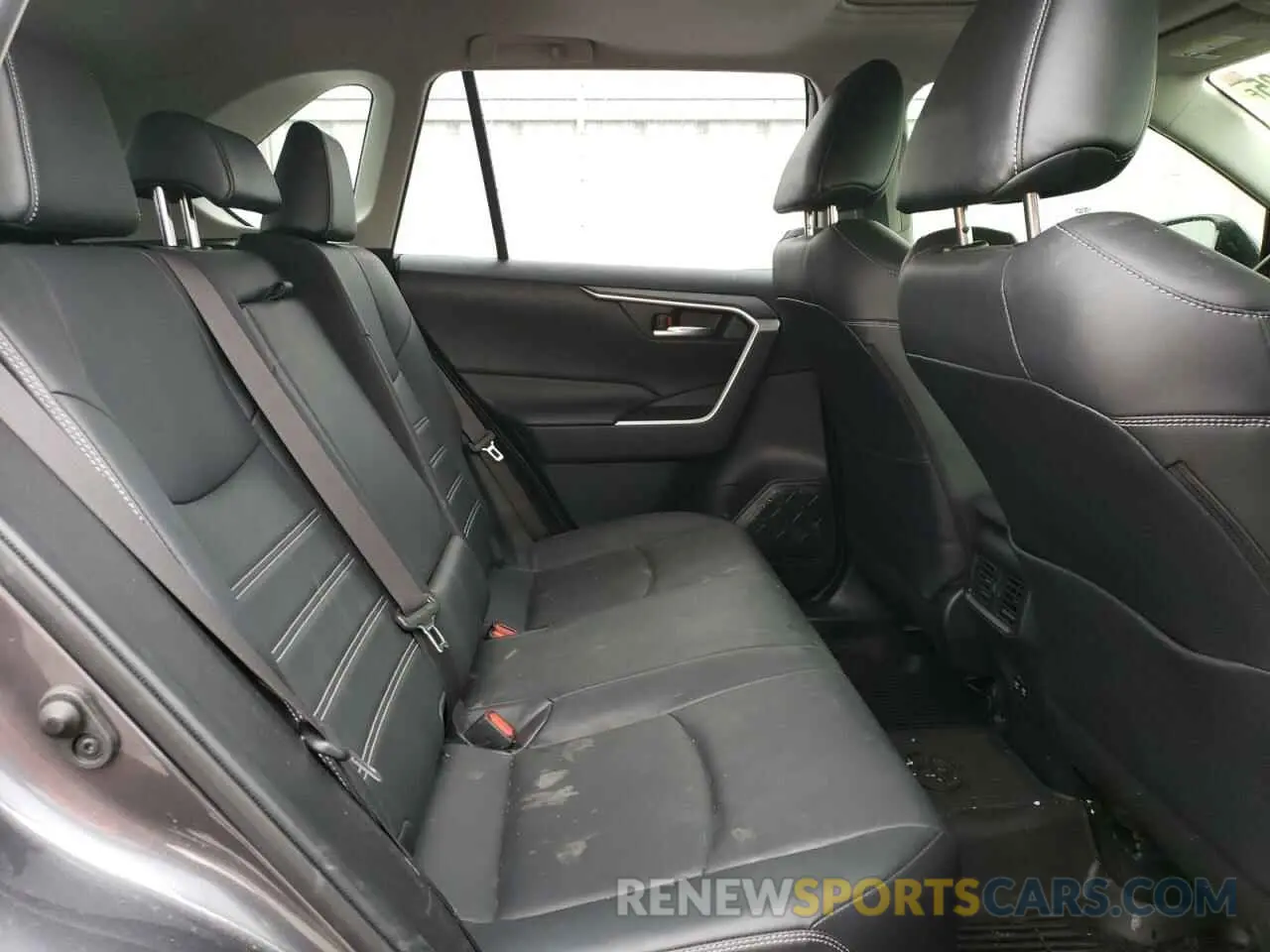 11 Photograph of a damaged car JTMA1RFV9KD522310 TOYOTA RAV4 2019