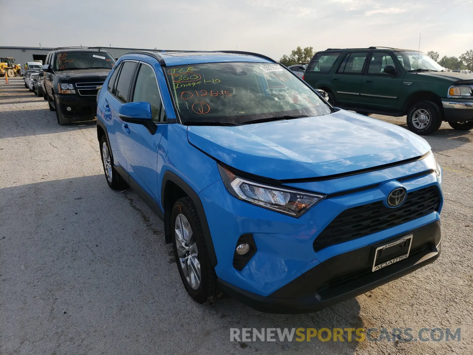 1 Photograph of a damaged car JTMA1RFVXKD012645 TOYOTA RAV4 2019