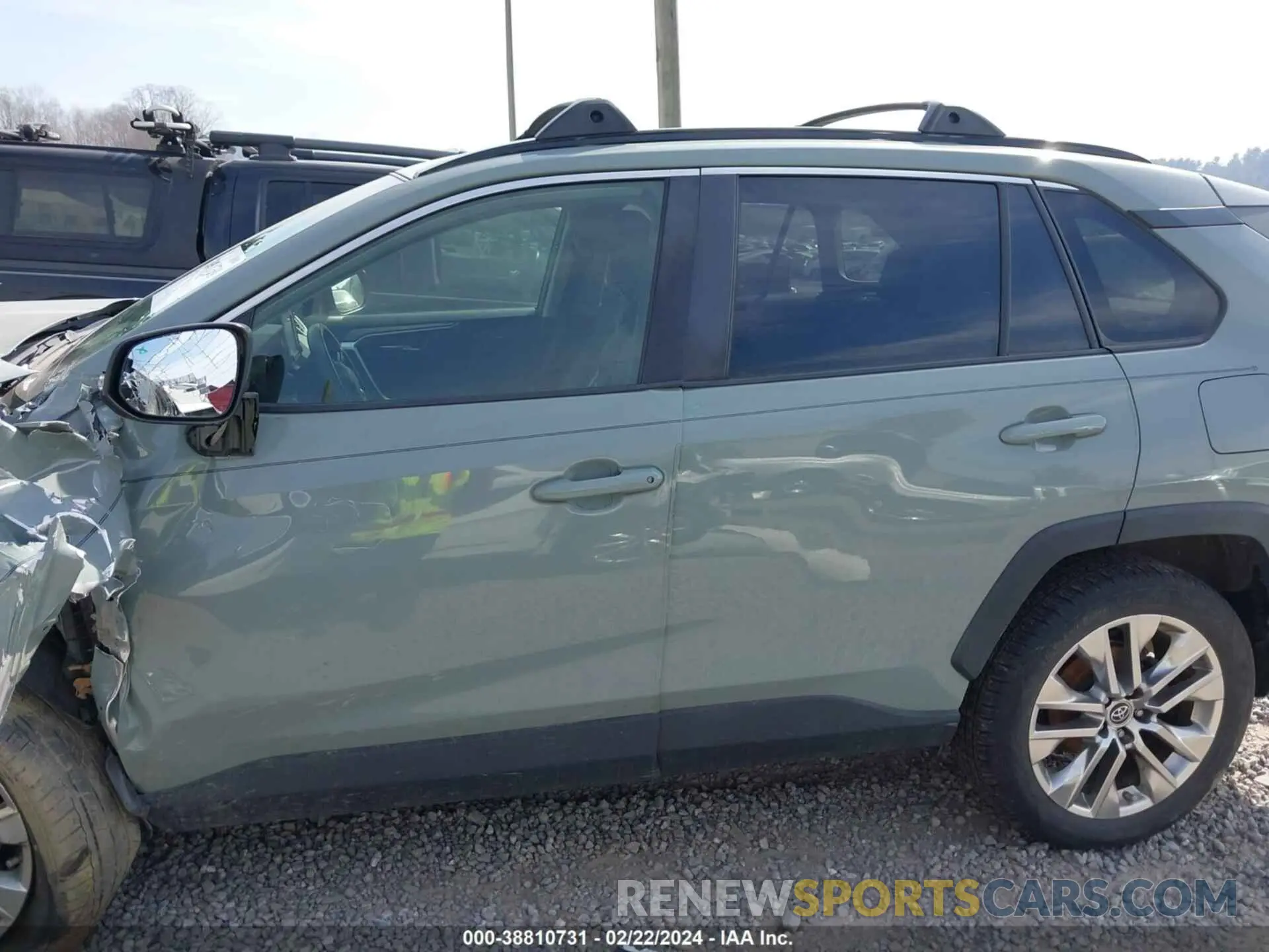 14 Photograph of a damaged car JTMA1RFVXKJ009598 TOYOTA RAV4 2019