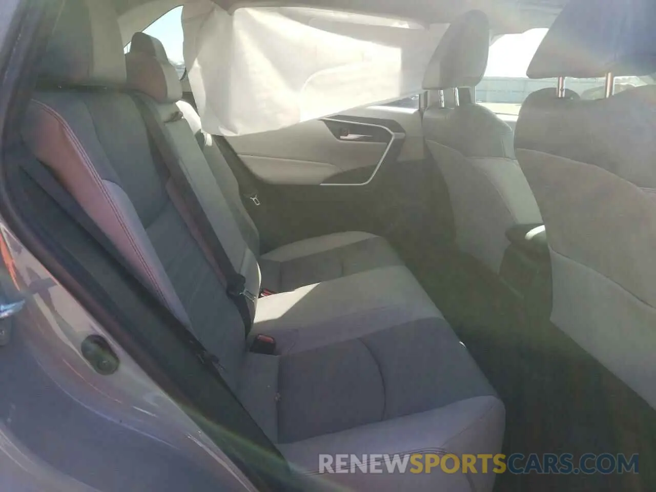 10 Photograph of a damaged car JTMC1RFV0KD505131 TOYOTA RAV4 2019