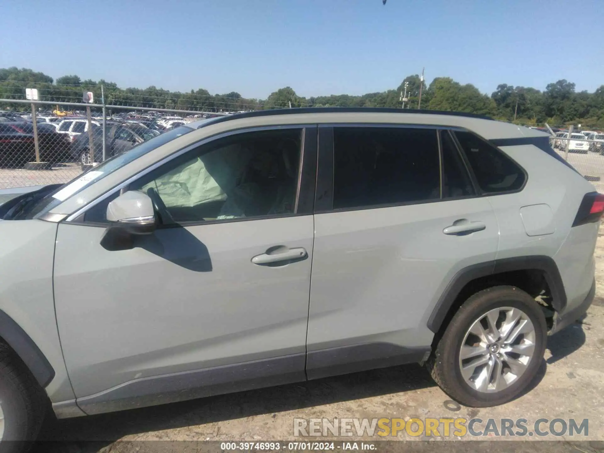 14 Photograph of a damaged car JTMC1RFV0KD514640 TOYOTA RAV4 2019