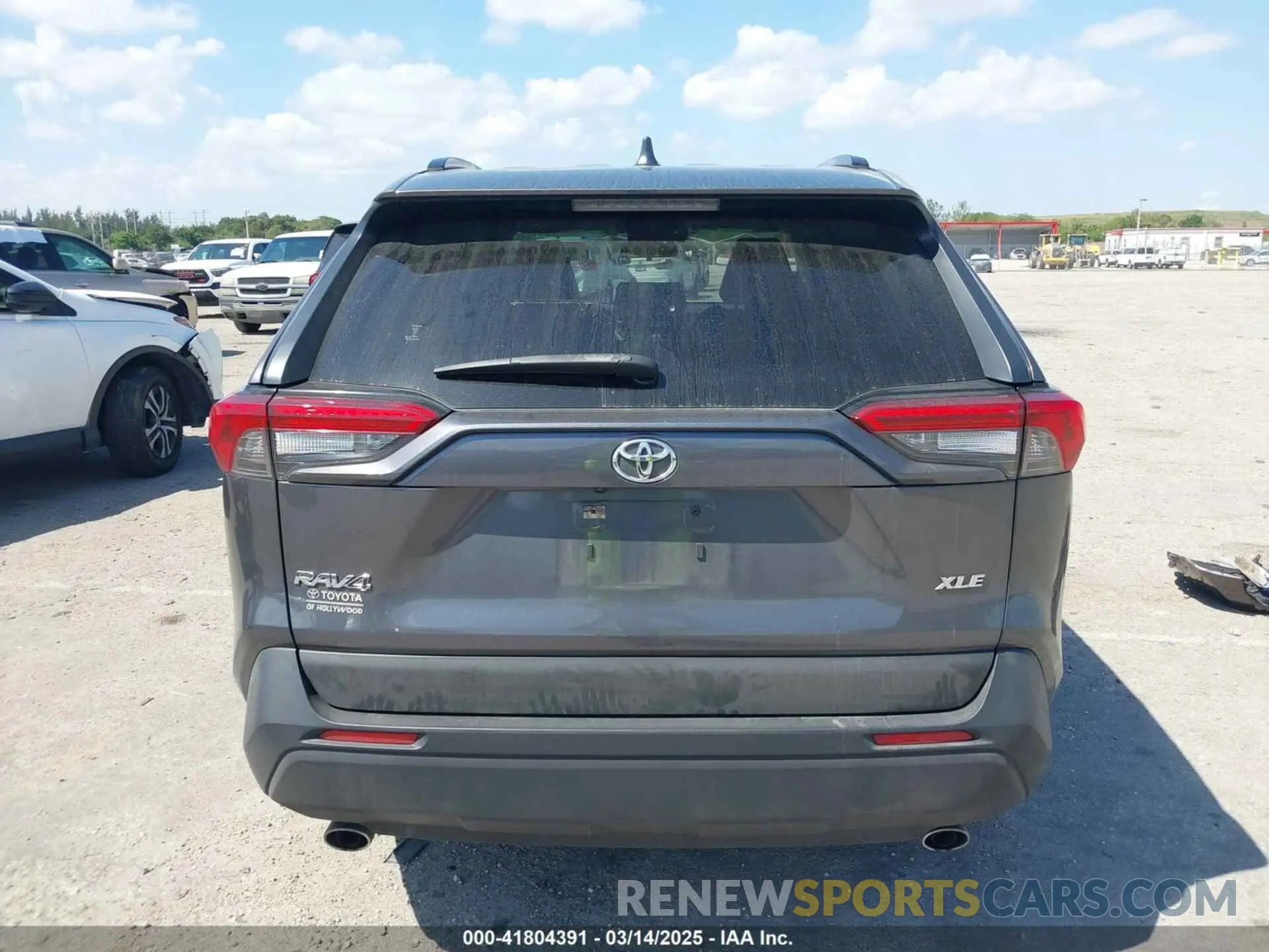 16 Photograph of a damaged car JTMC1RFV0KJ012728 TOYOTA RAV4 2019