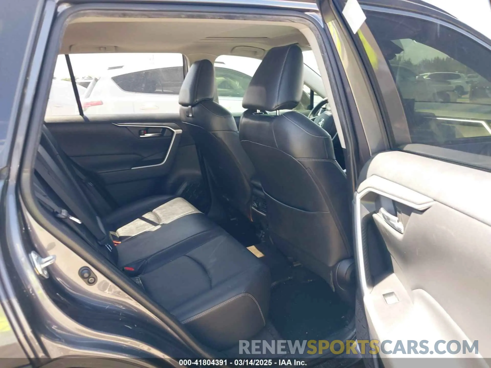 8 Photograph of a damaged car JTMC1RFV0KJ012728 TOYOTA RAV4 2019