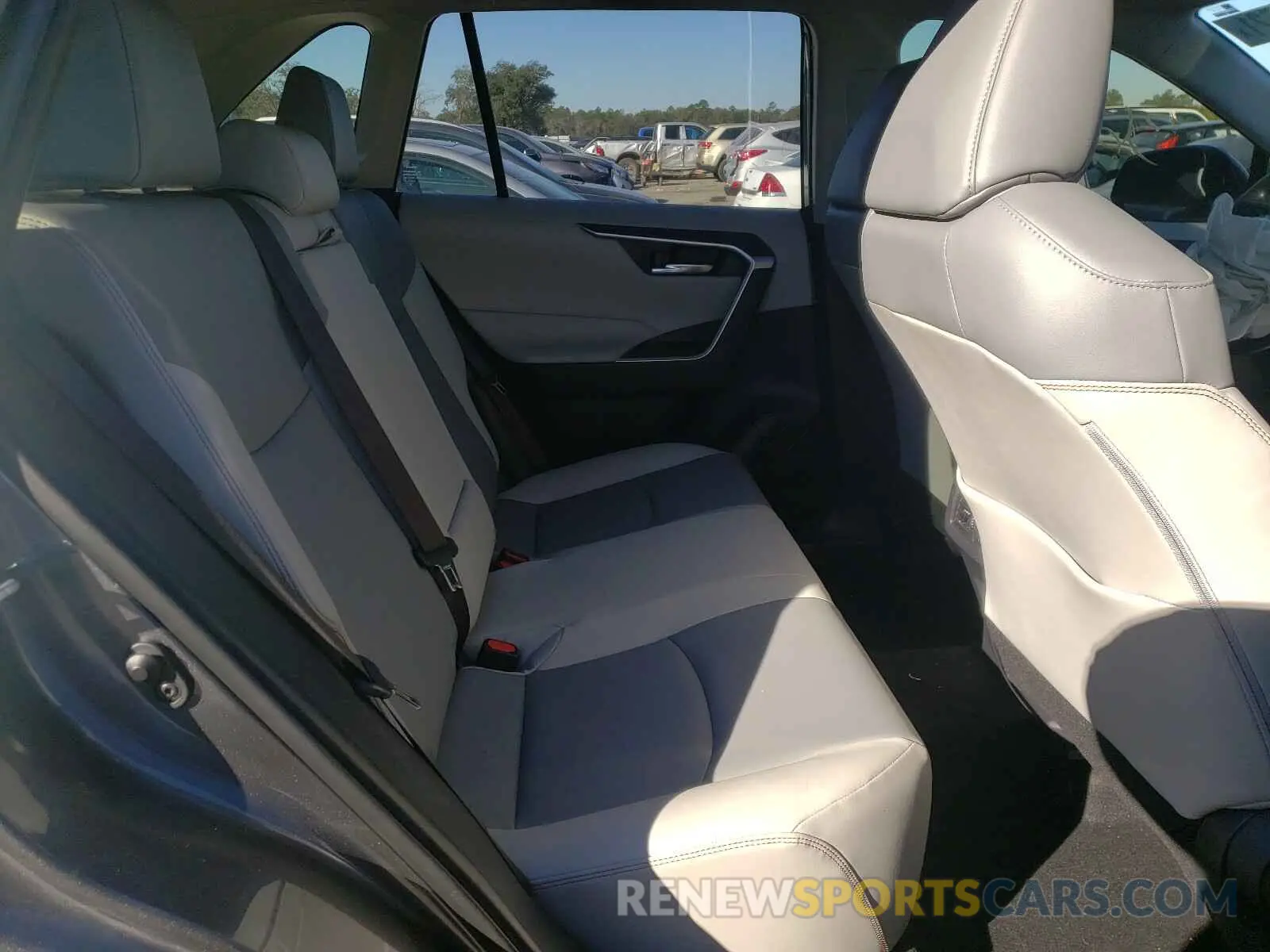 6 Photograph of a damaged car JTMC1RFV1KD009948 TOYOTA RAV4 2019