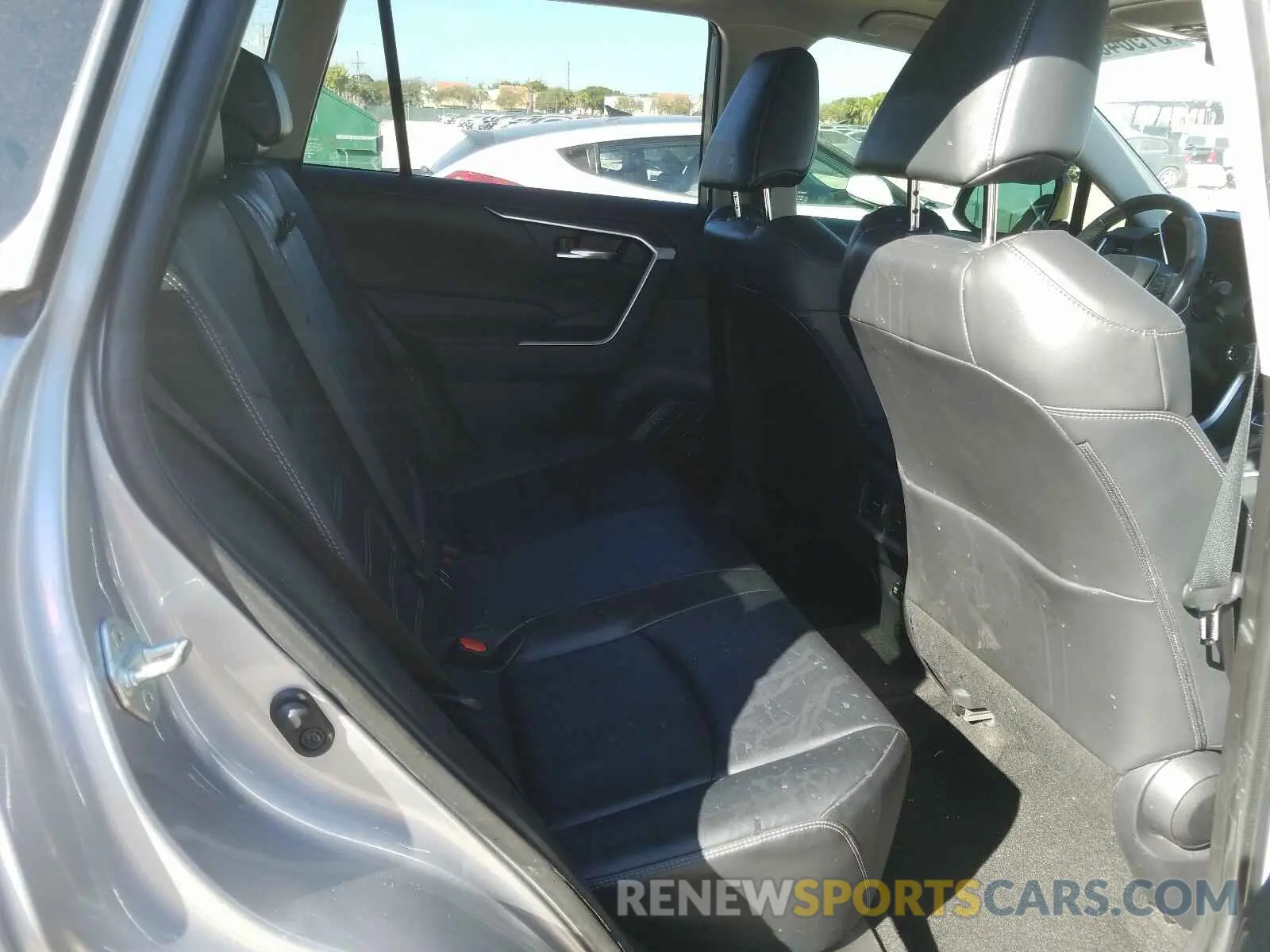 6 Photograph of a damaged car JTMC1RFV1KD021890 TOYOTA RAV4 2019