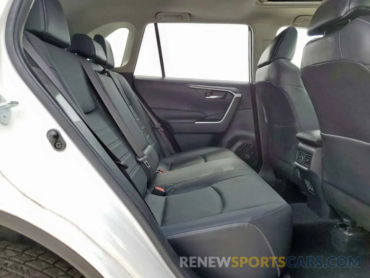 11 Photograph of a damaged car JTMC1RFV1KD022912 TOYOTA RAV4 2019