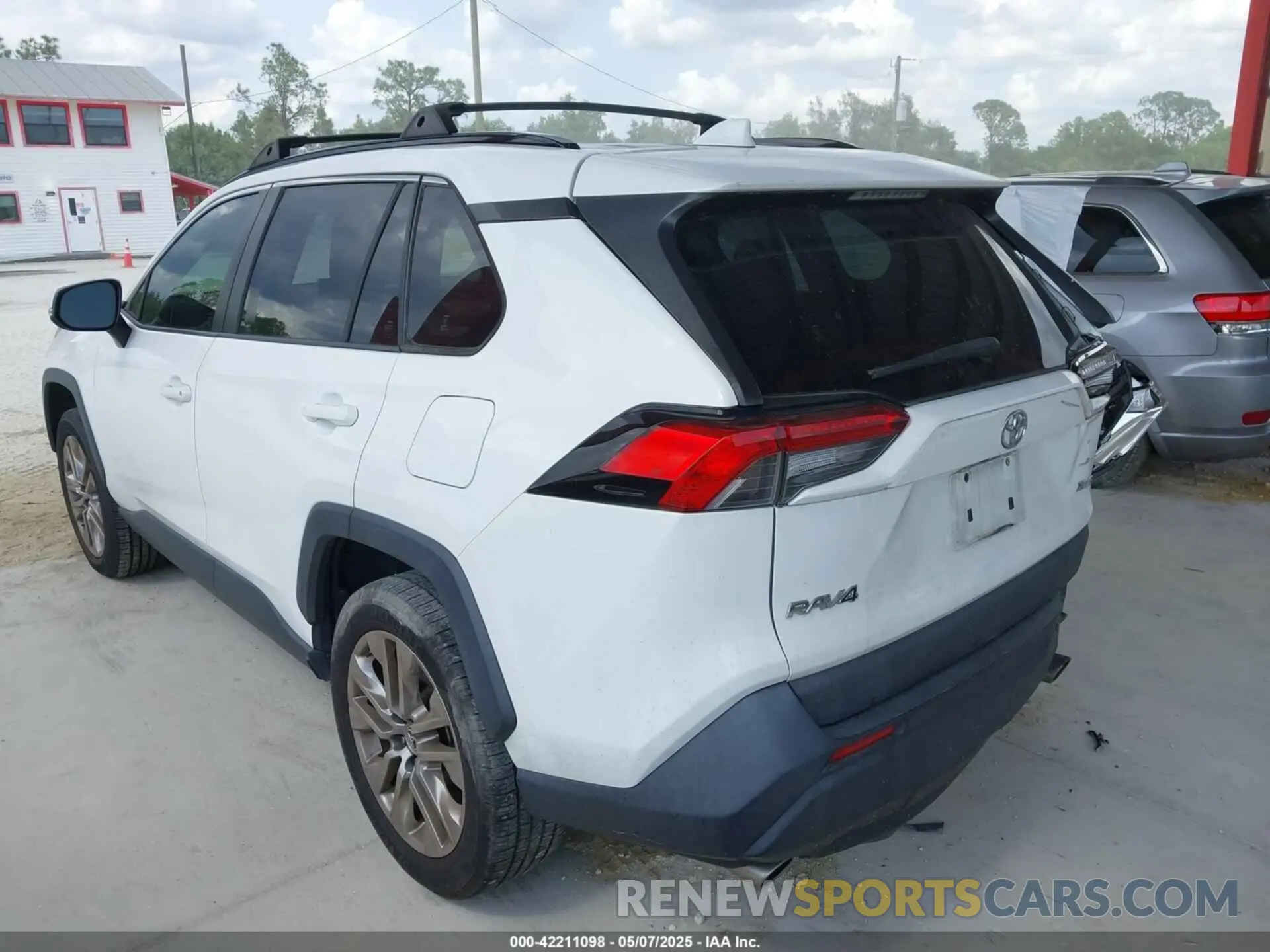 3 Photograph of a damaged car JTMC1RFV2KD504756 TOYOTA RAV4 2019