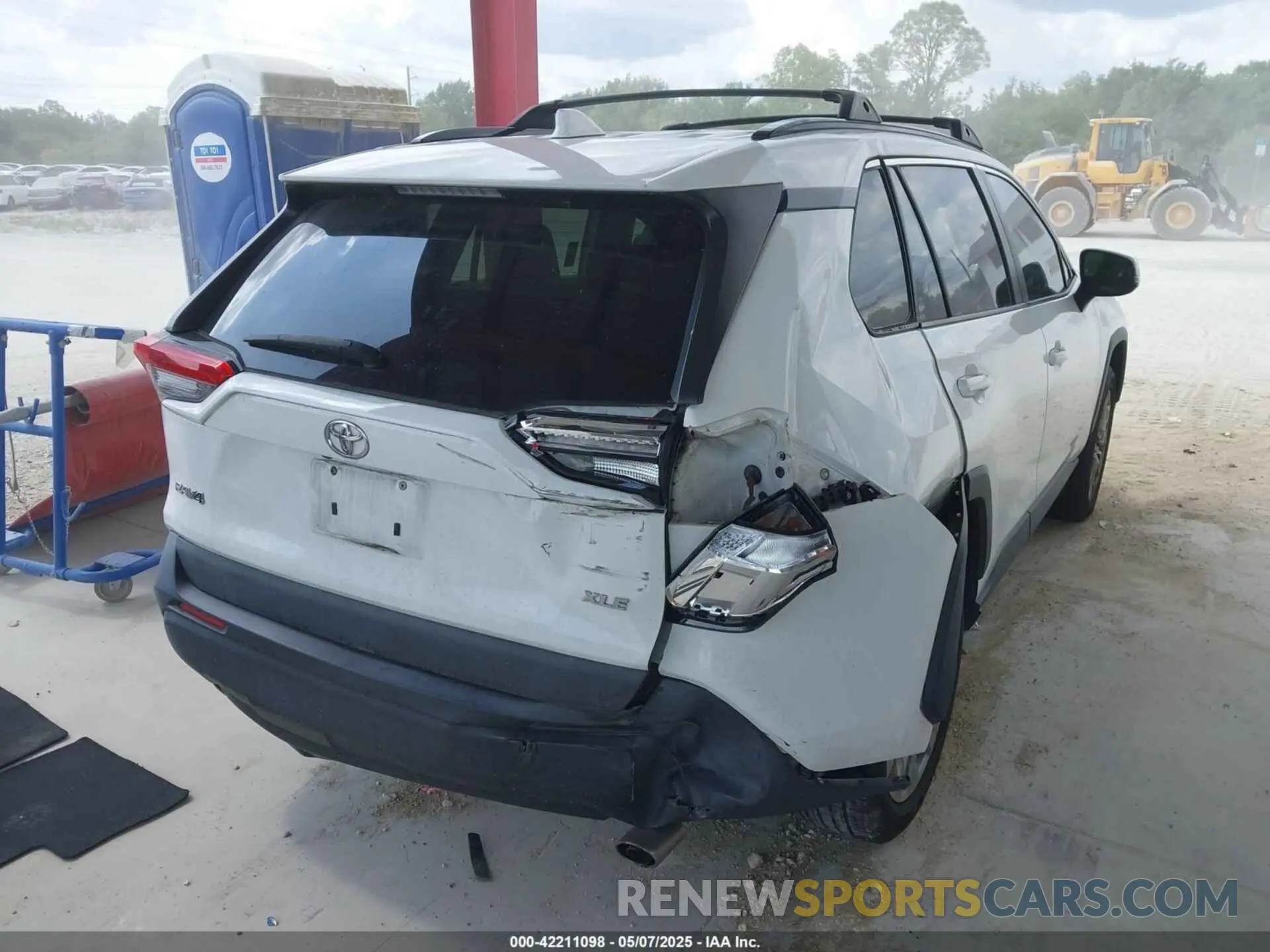 4 Photograph of a damaged car JTMC1RFV2KD504756 TOYOTA RAV4 2019