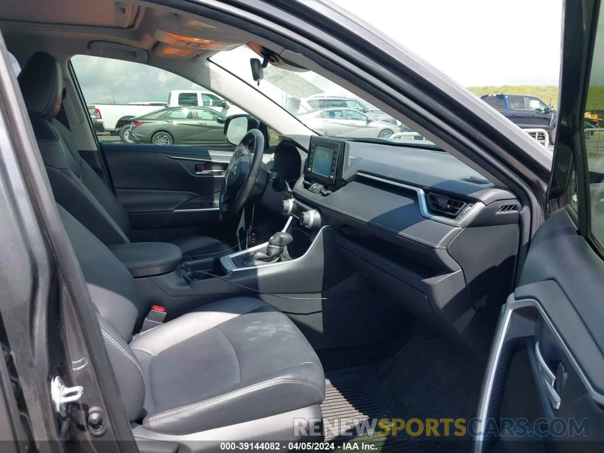 5 Photograph of a damaged car JTMC1RFV3KJ014229 TOYOTA RAV4 2019