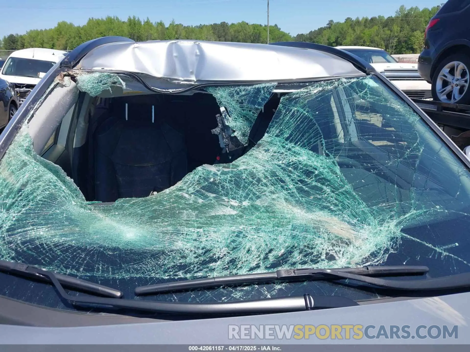 6 Photograph of a damaged car JTMC1RFV5KJ002874 TOYOTA RAV4 2019