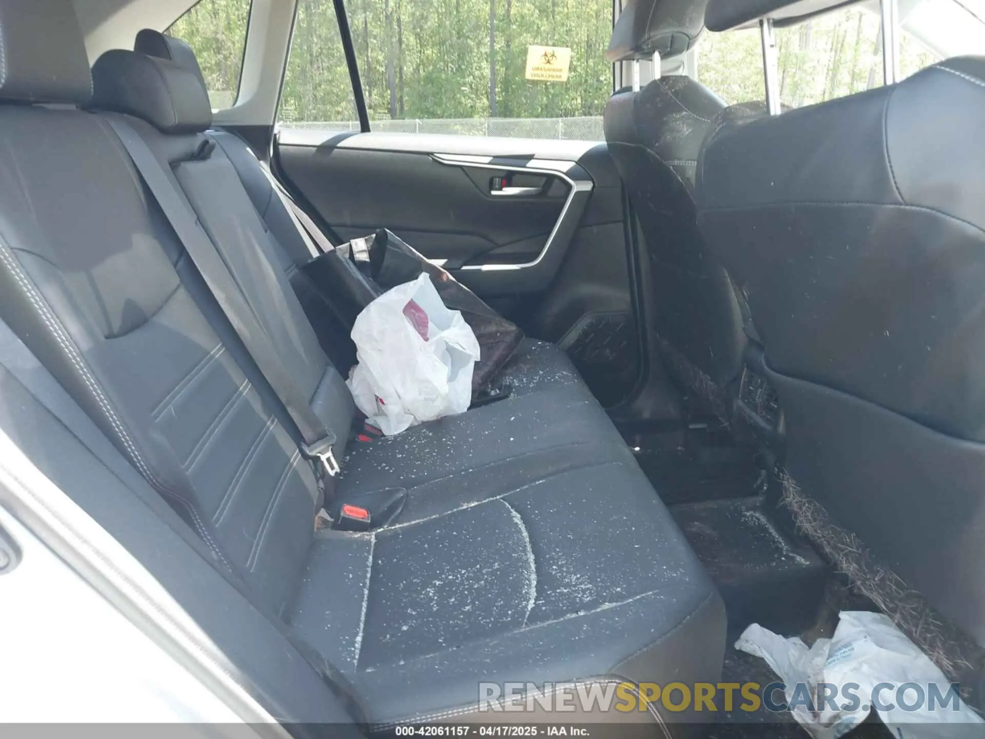 8 Photograph of a damaged car JTMC1RFV5KJ002874 TOYOTA RAV4 2019