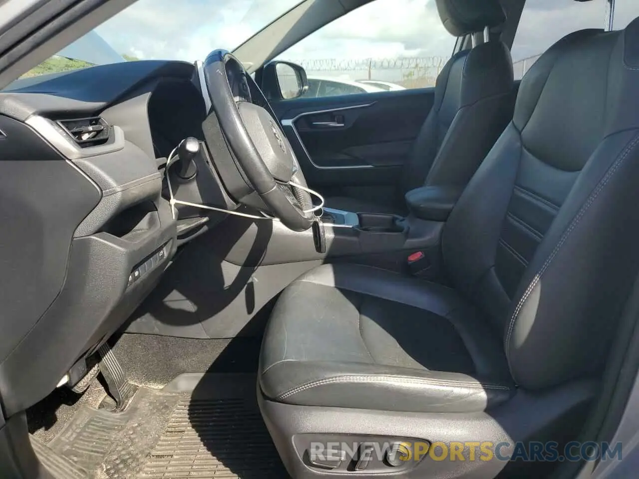 7 Фотография поврежденного автомобиля JTMC1RFV6KD032433 TOYOTA RAV4 2019