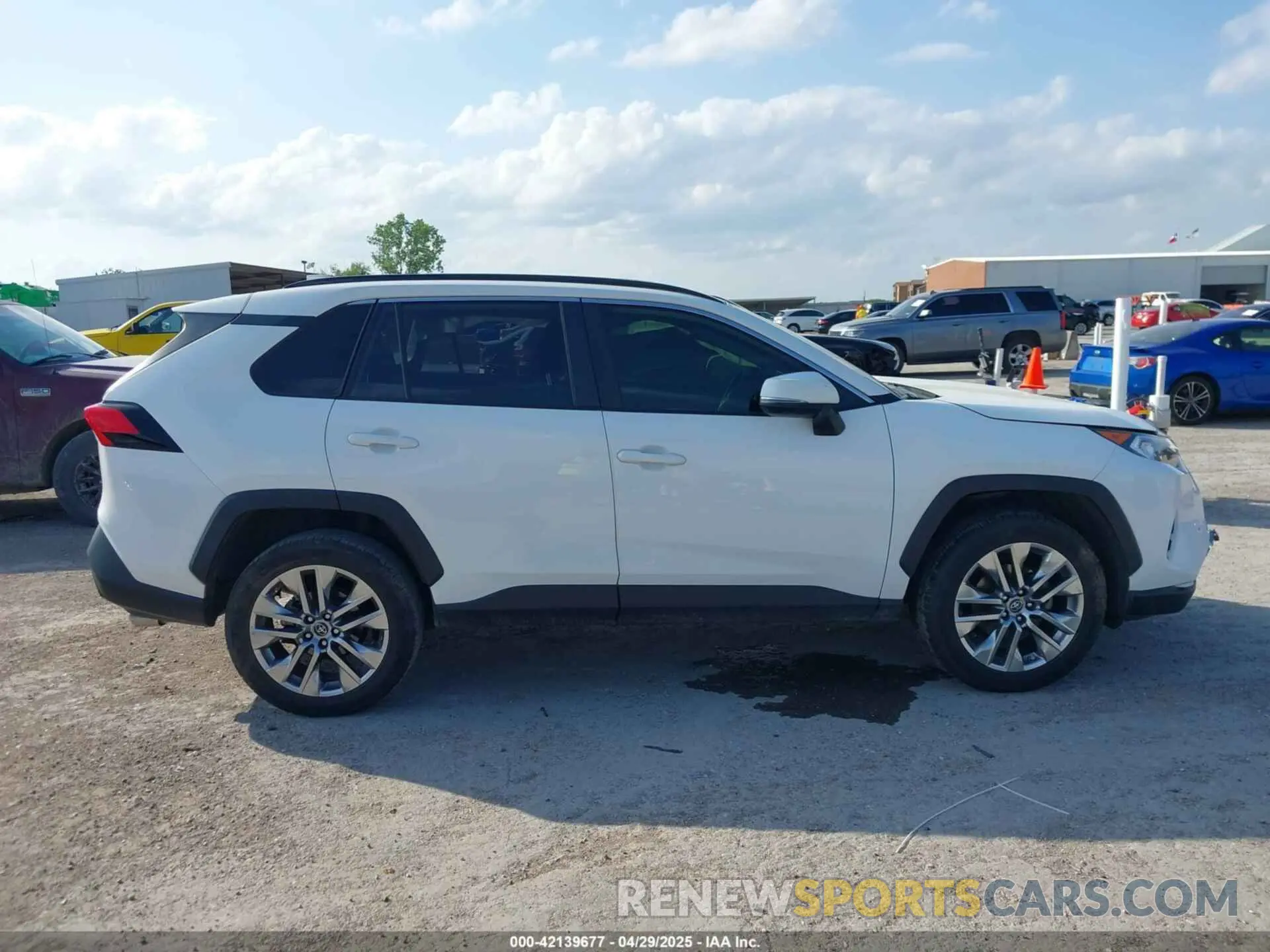 13 Photograph of a damaged car JTMC1RFV6KD509099 TOYOTA RAV4 2019
