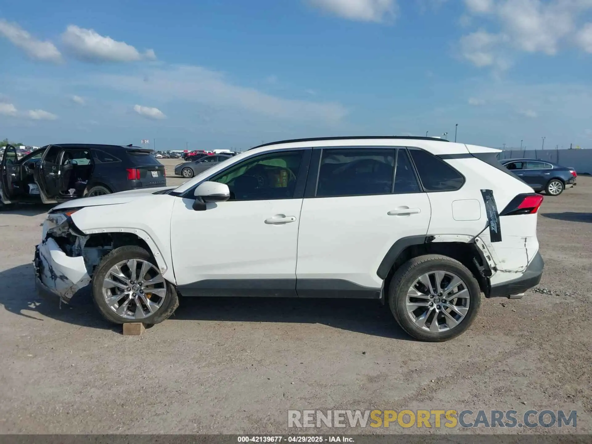 14 Photograph of a damaged car JTMC1RFV6KD509099 TOYOTA RAV4 2019