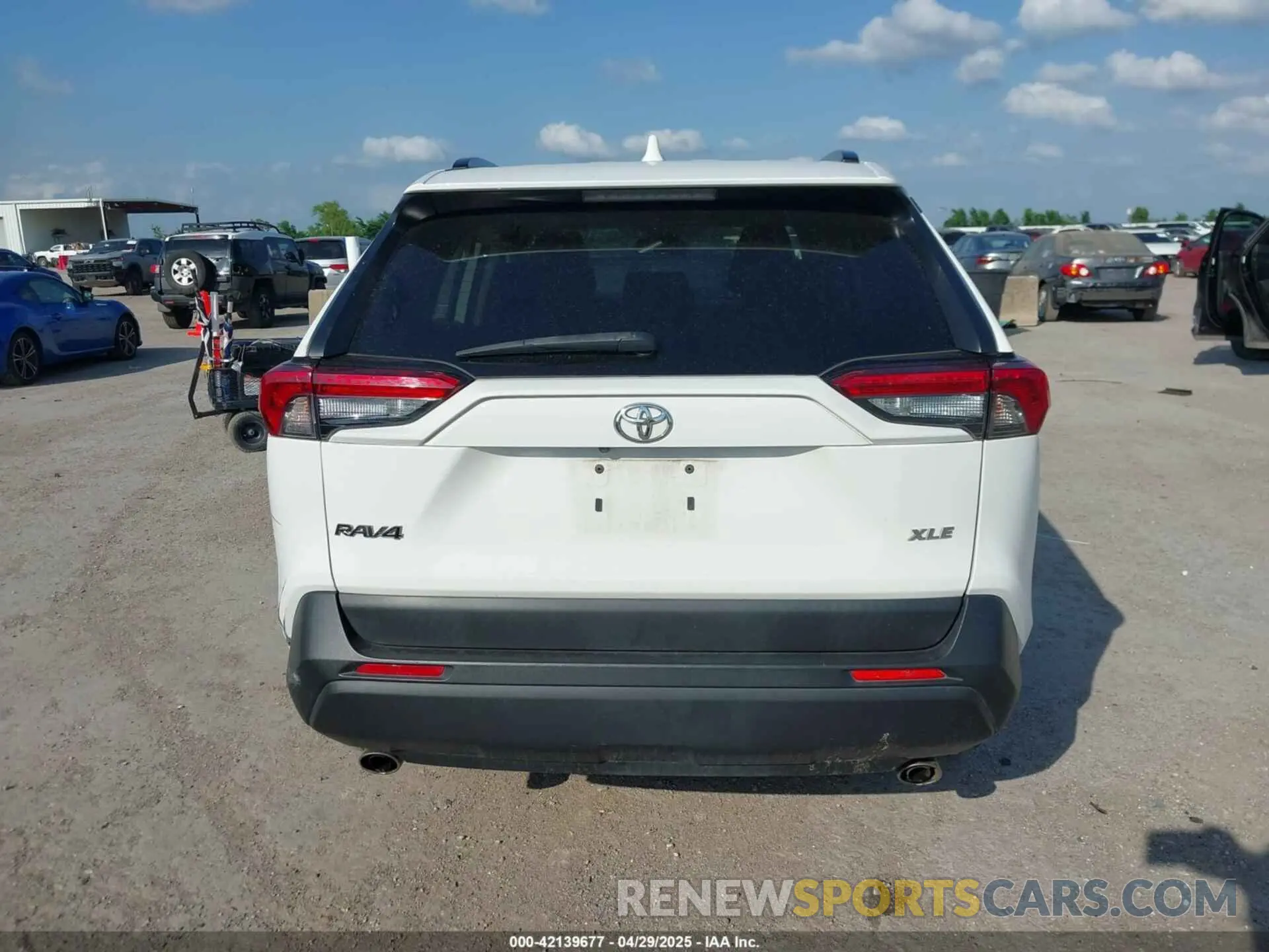 16 Photograph of a damaged car JTMC1RFV6KD509099 TOYOTA RAV4 2019