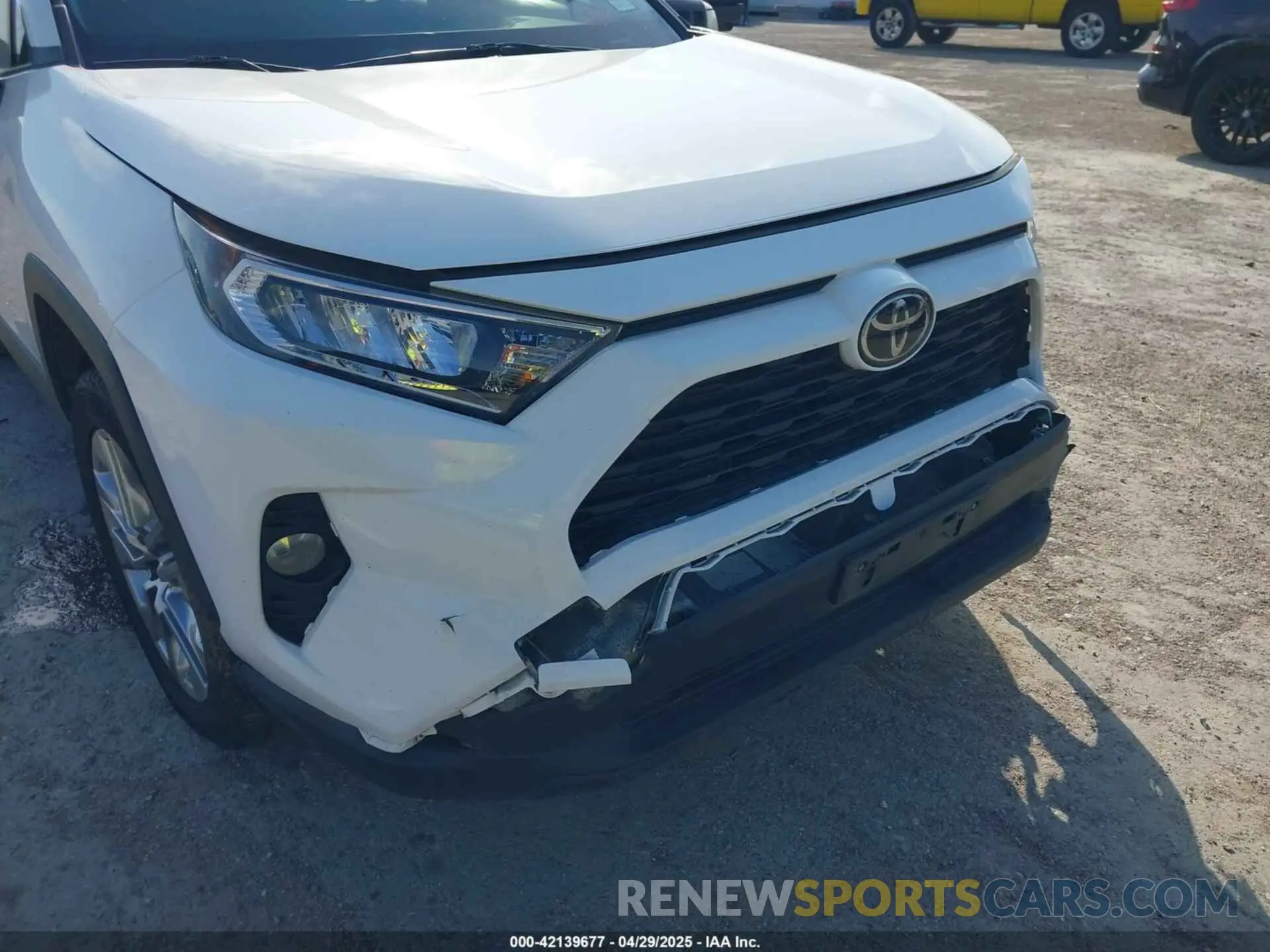 18 Photograph of a damaged car JTMC1RFV6KD509099 TOYOTA RAV4 2019